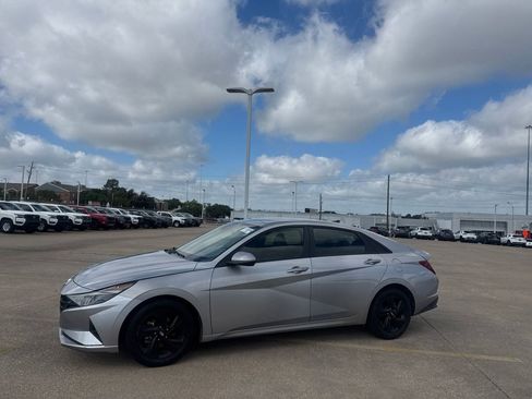 Used 2021 Hyundai Elantra SEL w/ Convenience Package FWD image 10