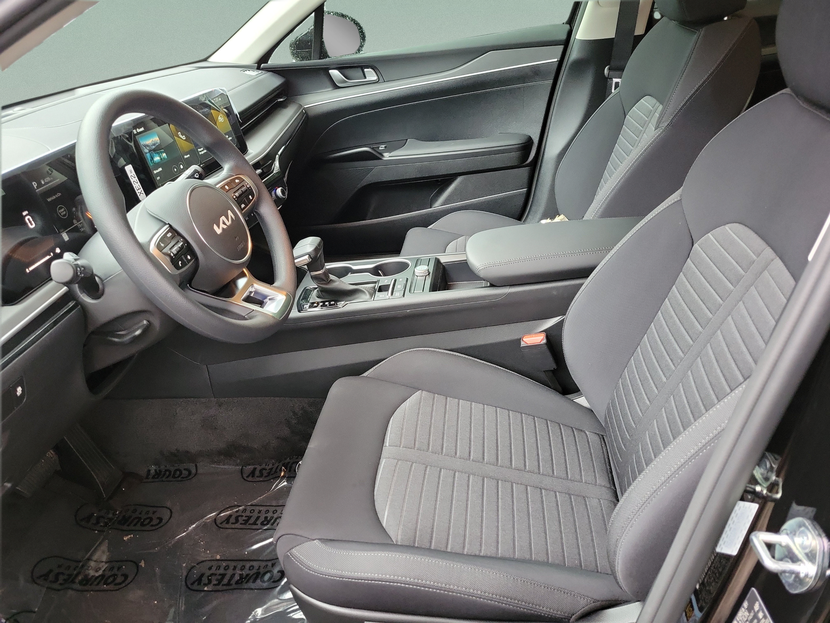 New 2027 Kia K5 LXS FWD image 18