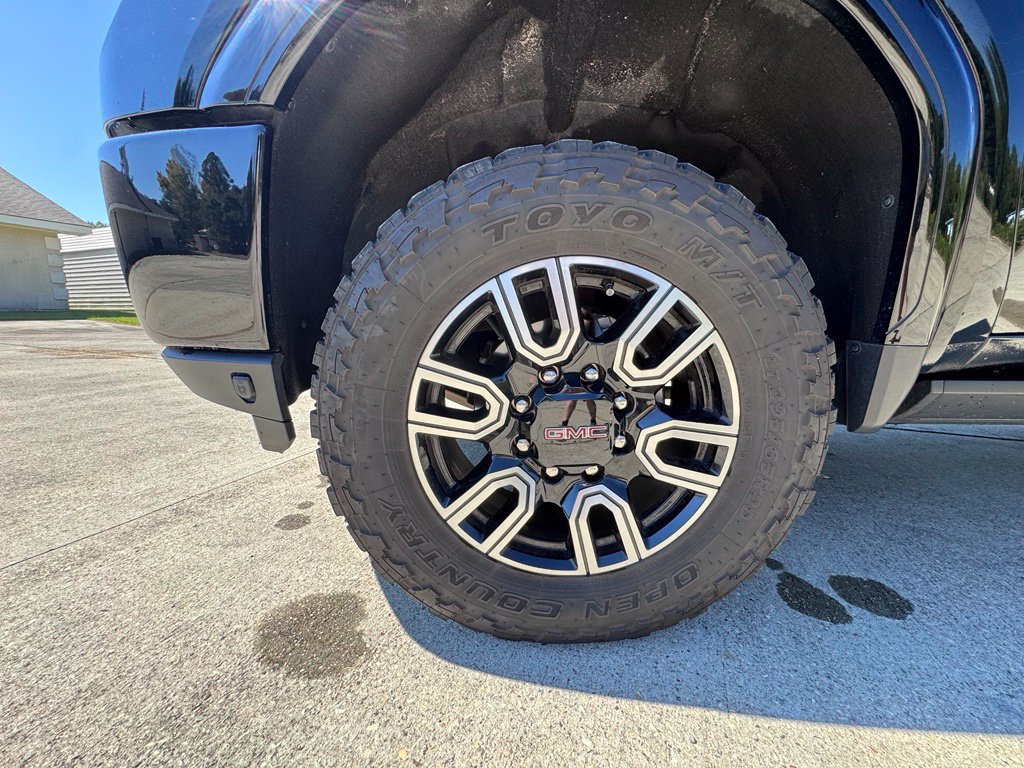 Used 2023 GMC Sierra 2500 AT4 w/ AT4 Premium Plus Package AWD/4WD image 11