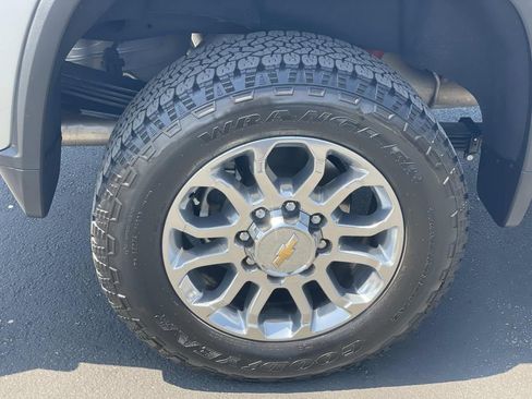Used 2024 Chevrolet Silverado 2500 LTZ w/ LTZ Plus Package AWD/4WD image 30