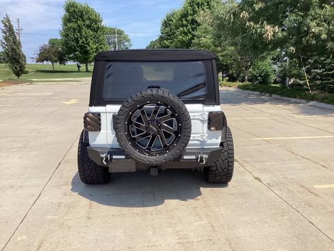 Used 2018 Jeep Wrangler Unlimited Sport S AWD/4WD image 4
