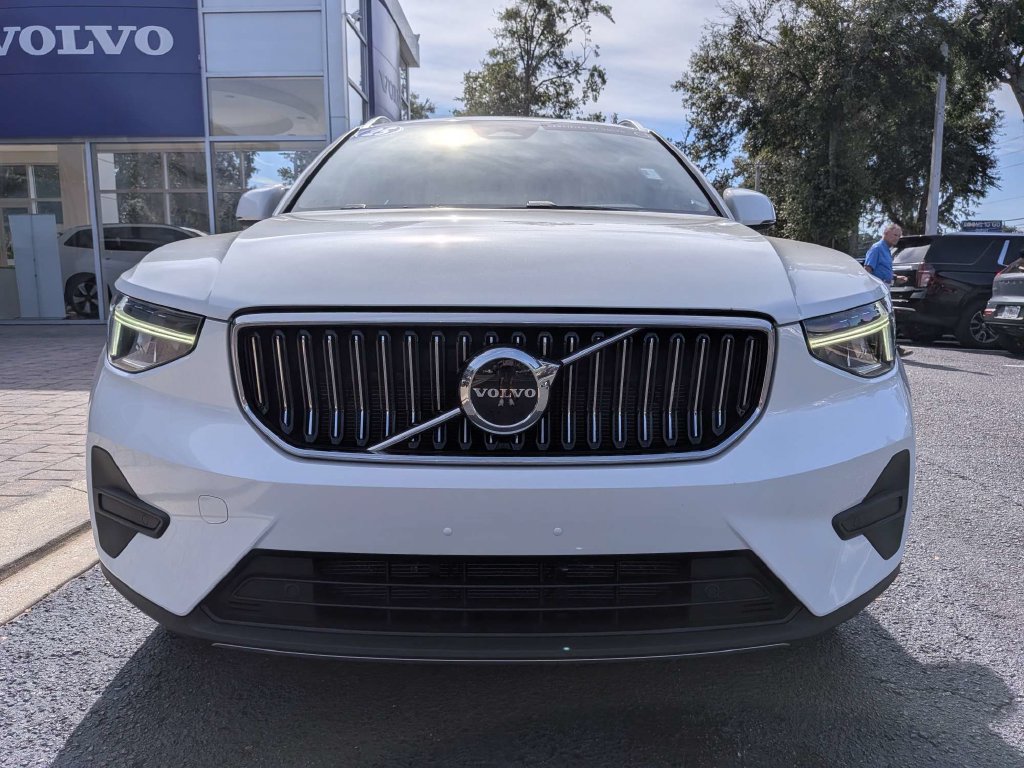Used 2025 Volvo XC40 B5 Core AWD/4WD image 9