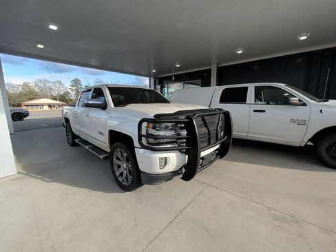 Used 2018 Chevrolet Silverado 1500 High Country image 2