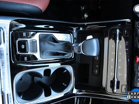 Used 2022 Kia Carnival SX Prestige image 15