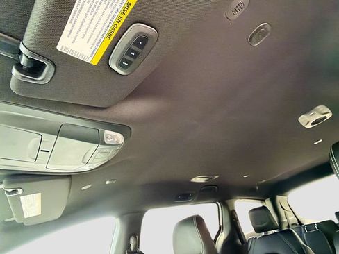 New 2027 Chrysler Pacifica Select FWD image 22