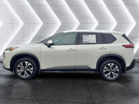 Used 2021 Nissan Rogue SV FWD image 2