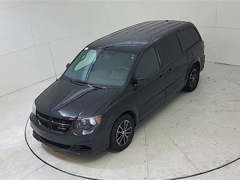 Used 2015 Dodge Grand Caravan SE image 44