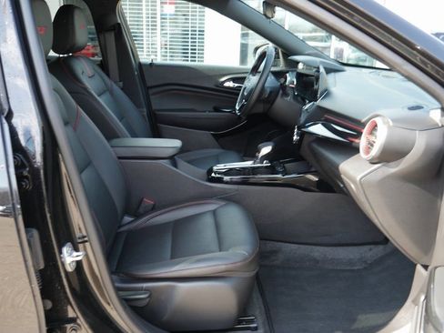 Used 2025 Chevrolet Trax RS image 27