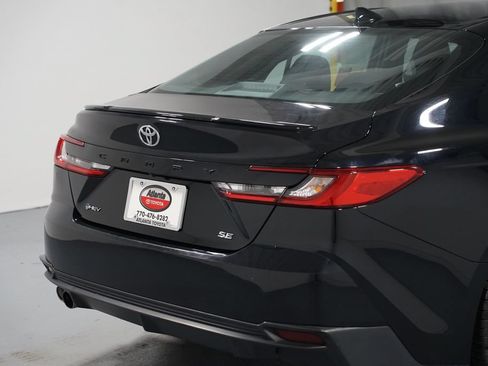 Used 2025 Toyota Camry SE FWD image 9