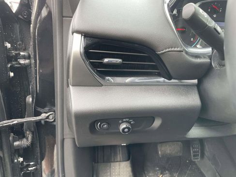 Used 2023 Chevrolet Traverse LT image 31