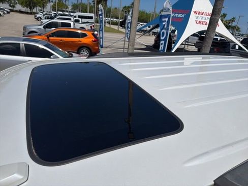 Used 2018 GMC Yukon SLT w/ Premium Edition image 15