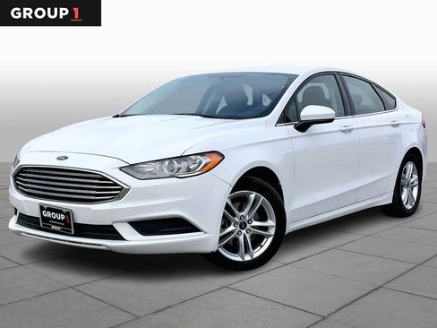 Used 2018 Ford Fusion SE image 1