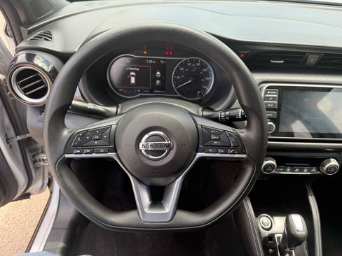 Used 2019 Nissan Kicks SV FWD image 16