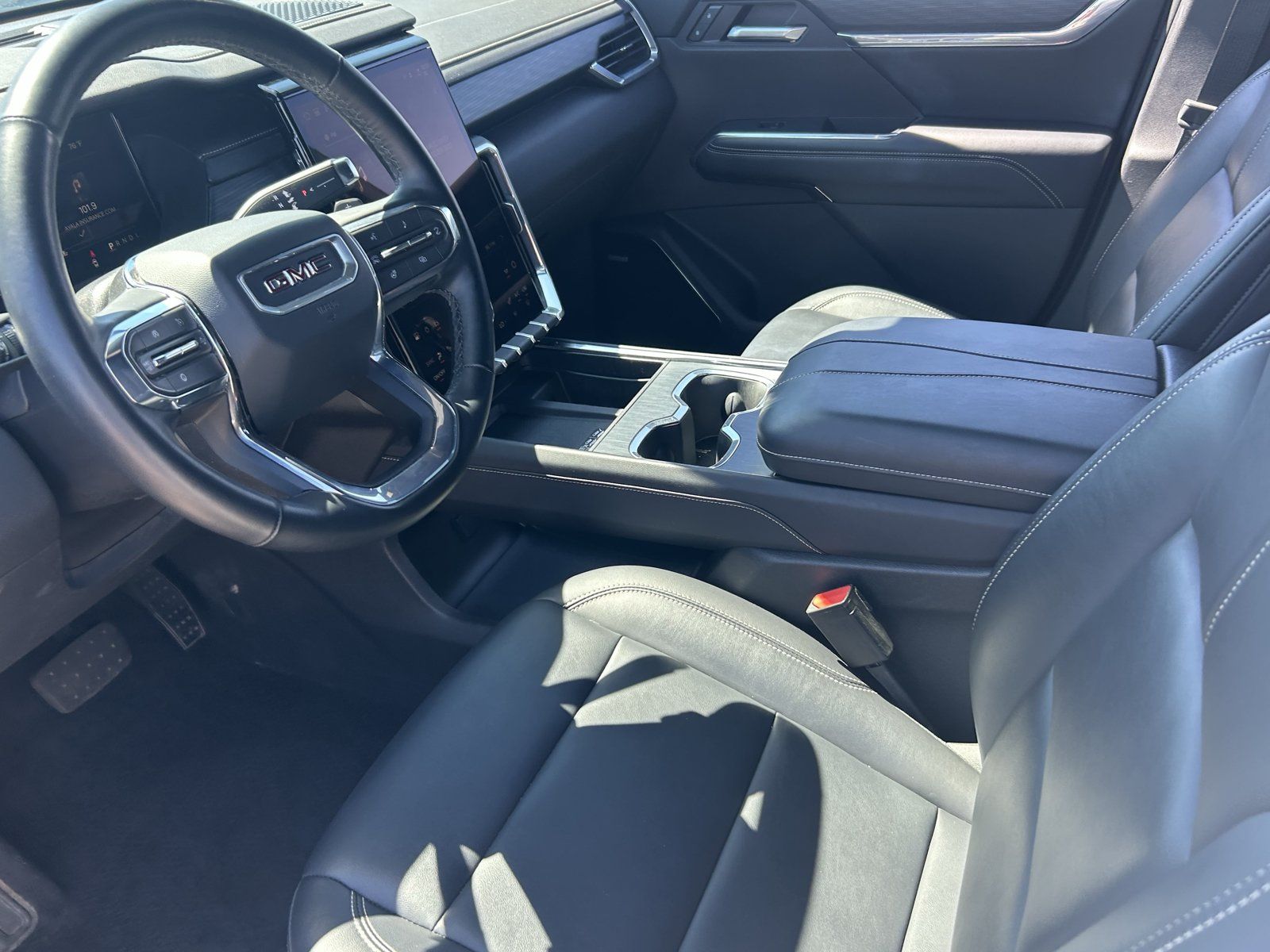 Used 2026 GMC Acadia Elevation w/ Elevation Premium Package FWD image 13