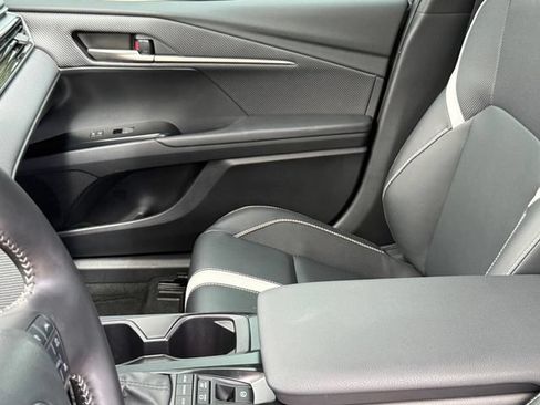 Used 2025 Toyota Camry SE w/ Convenience Package FWD image 9