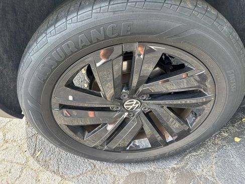 Used 2023 Volkswagen Atlas Cross Sport SE w/ Black Wheel Package FWD image 7