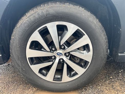 Used 2023 Subaru Outback Premium image 12