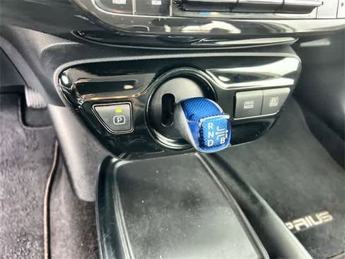Used 2022 Toyota Prius L Eco image 16