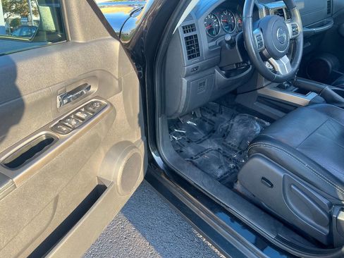 Used 2012 Jeep Liberty Limited Jet w/ Comfort/Convenience Group image 18
