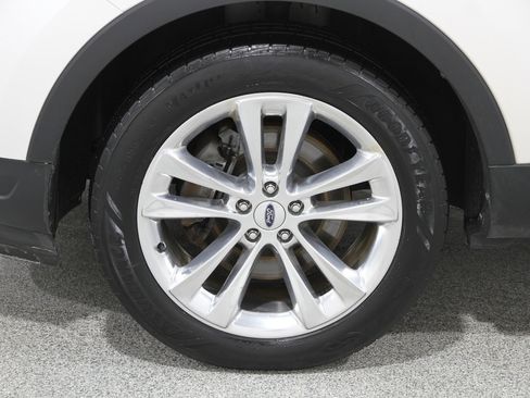 Used 2019 Ford Explorer XLT w/ Equipment Group 202A image 25