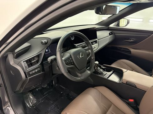 Certified 2025 Lexus ES 350 w/ Technology Package FWD image 4