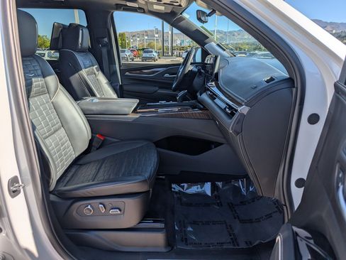 Used 2024 Cadillac Escalade Sport Platinum w/ LPO, ONYX Package image 31