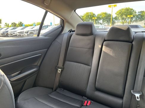 Used 2025 Nissan Altima 2.5 SV FWD image 38