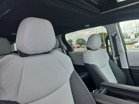 New 2026 Toyota Sienna XSE FWD image 11