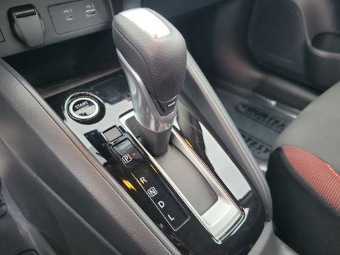 Used 2025 Nissan Versa SR w/ Trunk Package image 31