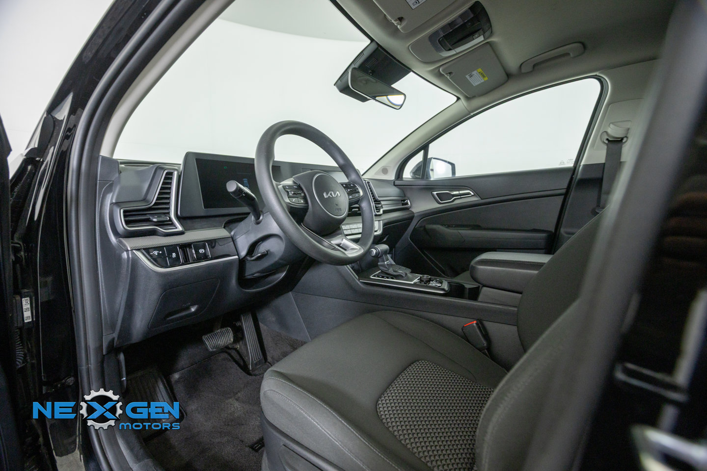 Used 2025 Kia Sportage LX FWD image 11