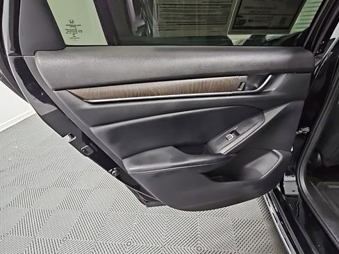 Used 2018 Honda Accord EX-L image 32