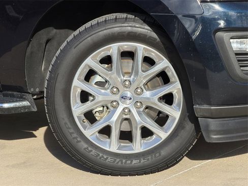 Used 2021 Ford Expedition XLT image 8