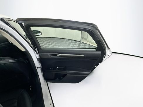 Used 2020 Ford Fusion SEL FWD image 28