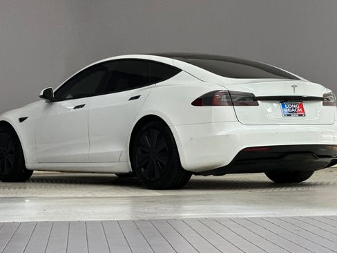 Used 2022 Tesla Model S AWD image 3