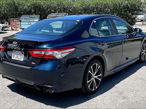 Used 2018 Toyota Camry SE FWD image 4