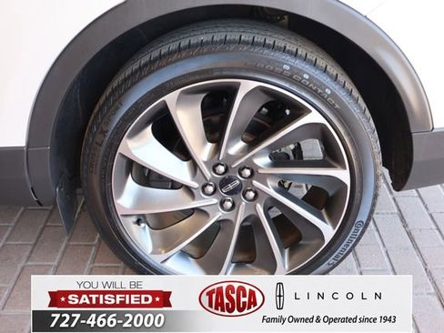 Used 2019 Lincoln Nautilus Reserve w/ Ultimate Package FWD image 9