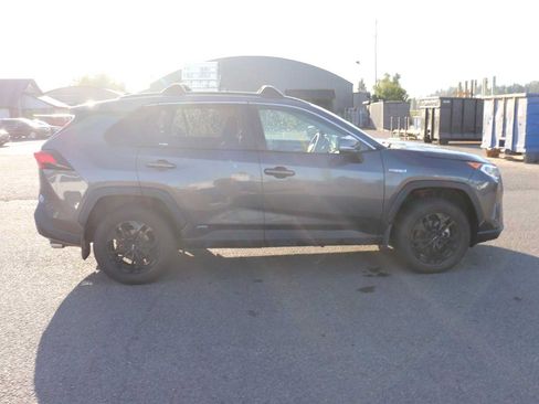 Used 2020 Toyota RAV4 XLE AWD/4WD image 4