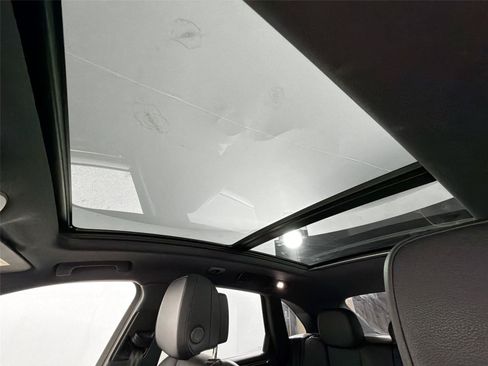 Certified 2025 Porsche Macan AWD/4WD image 35