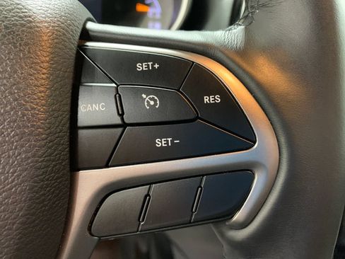 Used 2019 Jeep Grand Cherokee Limited AWD/4WD image 13