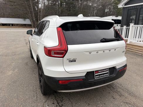 Used 2021 Volvo XC40 T5 Momentum image 5