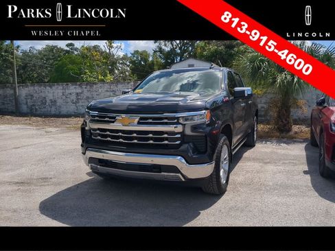 Used 2022 Chevrolet Silverado 1500 LTZ w/ Z71 Off-Road Package AWD/4WD image 7