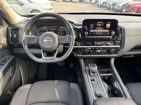 Used 2024 Nissan Pathfinder SV AWD/4WD image 20