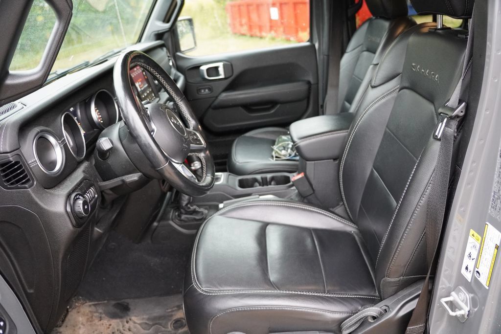 Used 2020 Jeep Wrangler Unlimited Sahara AWD/4WD image 4