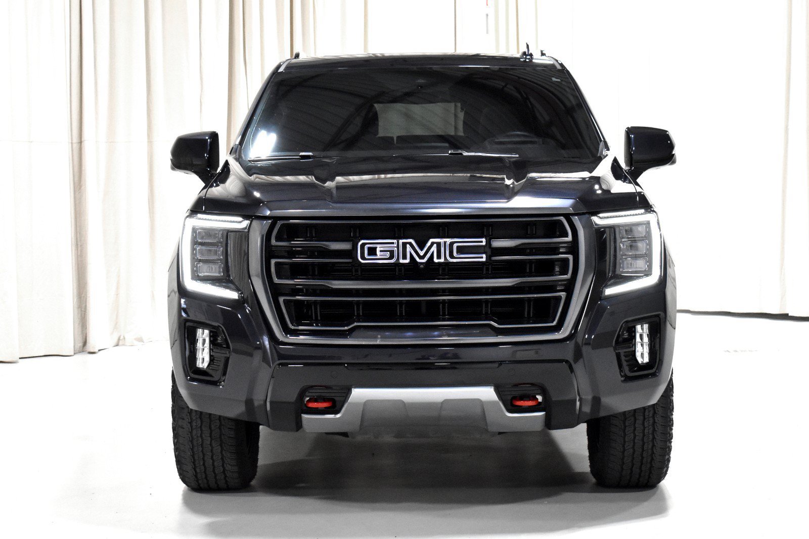 Used 2024 GMC Yukon AT4 w/ AT4 Premium Plus Package AWD/4WD image 2