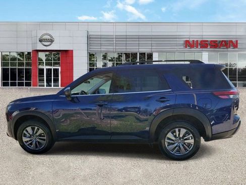Certified 2025 Nissan Pathfinder SV FWD image 6