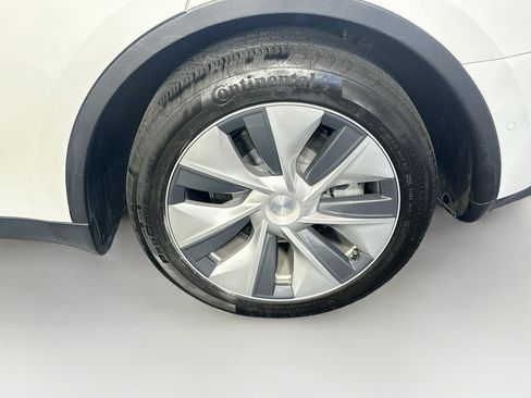 Used 2021 Tesla Model Y Long Range AWD/4WD image 11