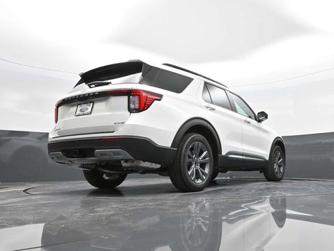 Used 2025 Ford Explorer Active w/ Active Comfort Package image 43
