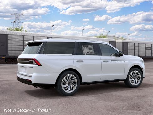 New 2027 Lincoln Navigator Reserve AWD/4WD image 30