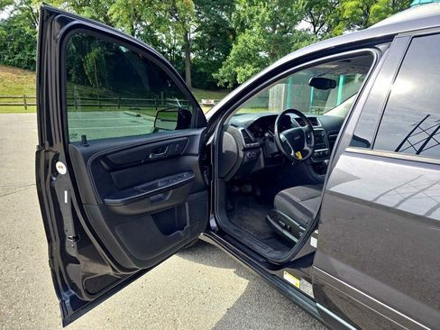 Used 2016 GMC Acadia SLE image 9