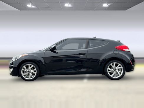 Used 2017 Hyundai Veloster FWD image 2